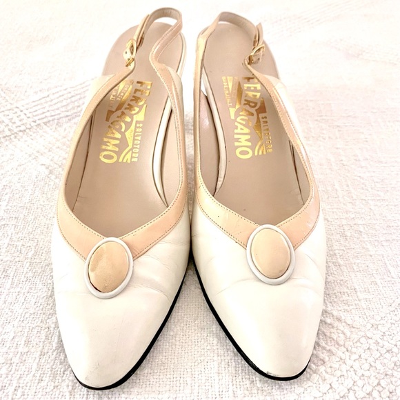 Salvatore Ferragamo Two Tone Cream Slingback Pumps Vintage Style Size 9 - Picture 2 of 9